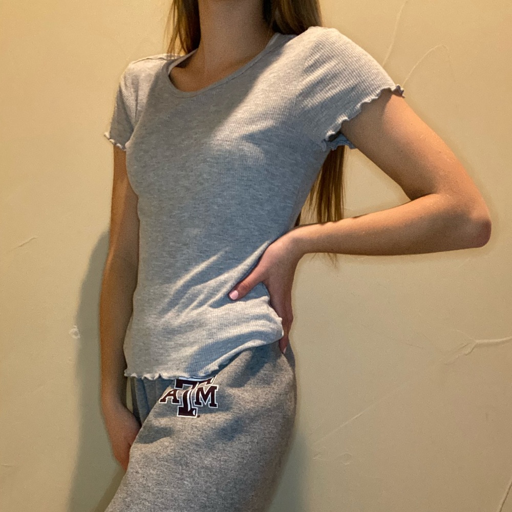 Gray ribbed top